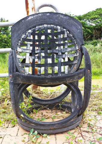 椅子铁栅栏