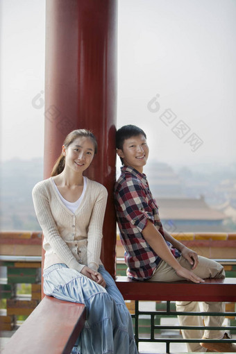 肖像年轻的中国人夫妇静山公园