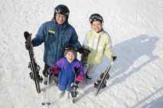 微笑家庭滑雪齿轮滑雪度假胜地