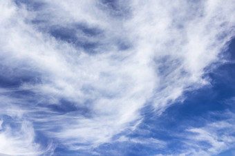 Cloudon蓝色的天空