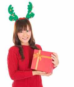 亚洲圣诞节女人持有礼物穿驯鹿角