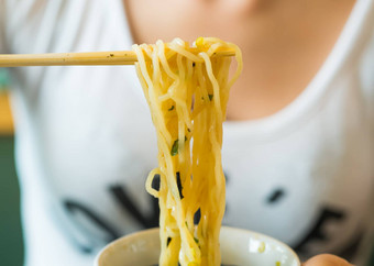 浸渍冷面条扎鲁荞麦酱汁日本食物风格