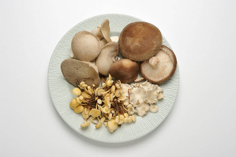 板各种各样的蘑菇<strong>香菇</strong>王小号enokitake