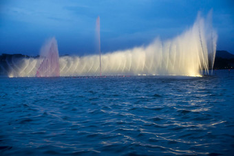 中国杭州西湖音乐喷泉晚上