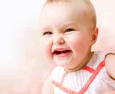 婴儿可爱的微笑婴儿女孩