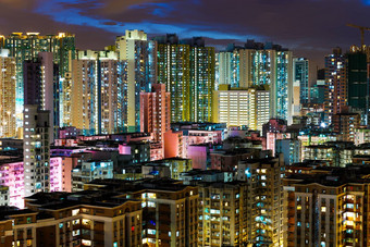 公寓建筑在<strong>香港香港</strong>晚上