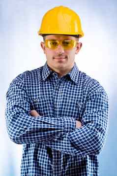 工人需要戴安全帽的黄色的护目镜