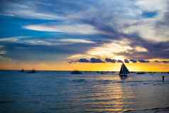 小帆船美丽的日落菲律宾