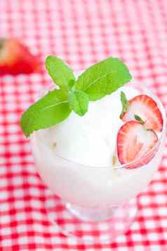 冰奶油薄荷玻璃碗草莓格子晶圆厂