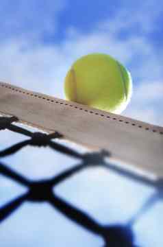 网球球网的边缘