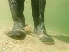 橡胶靴子橡胶靴水下沙子地面