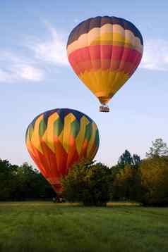 热空气气球采取着陆
