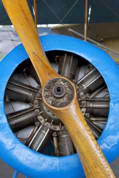 飞机引擎木螺旋桨古董飞机关闭
