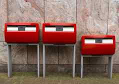 红色的公共邮箱槽常见的下界