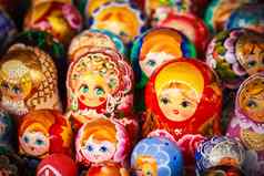 色彩斑斓的俄罗斯嵌套娃娃市场