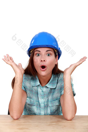惊讶女建设工人