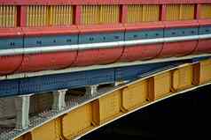 色彩斑斓的桥