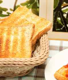 早餐烤面包片代表餐时间面包