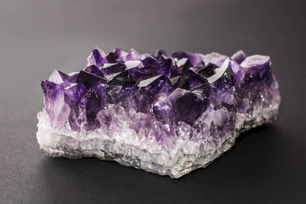 一块紫水晶水晶工作室拍摄
