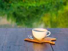 热咖啡木飞碟木表格