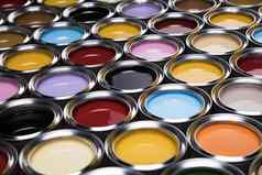 桶完整的彩虹彩色的石油油漆