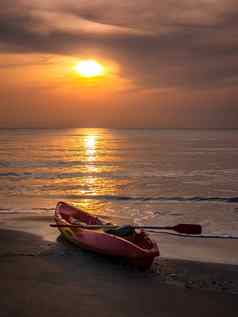 日出橙色早....天空海皮艇海滩