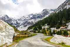 山景观喀尔巴阡山脉的山罗马尼亚悬崖附近的transfagarasan路发现世界美风景优美的景观