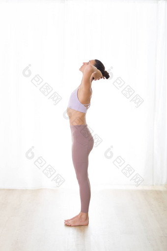 肖像华丽的活跃的运动年轻的女人练习瑜伽工作室美丽的女孩实践调息法呼吸瑜伽构成健康的活跃的生活方式工作健身房