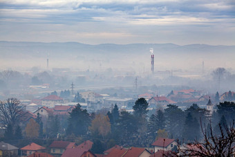 雾烟雾烟空气污染valjevo西塞尔维亚欧元