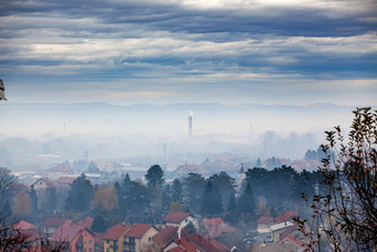 雾烟雾烟空气污染valjevo西塞尔维亚欧元