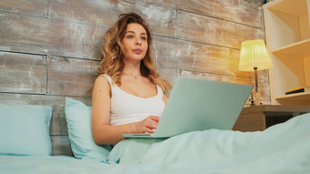 高加索人女人睡衣阅读在线文章移动PC