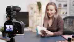 视频博客使书审查弗伦联盟相机有创意的工作室