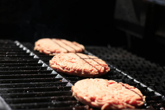 生汉堡烧烤烧烤烧烤火食物肉生汉堡烧烤烧烤烧烤火浅景深