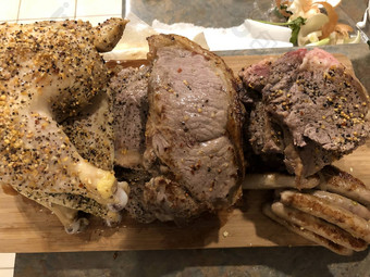 食<strong>肉</strong>动物饮食概念生<strong>肉</strong>鸡牛<strong>肉</strong>剁碎<strong>肉</strong>火鸡黑暗背景前视图平躺食<strong>肉</strong>动物饮食概念生<strong>肉</strong>鸡