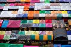 色彩斑斓的食物摊位杆你晚上市场曼谷