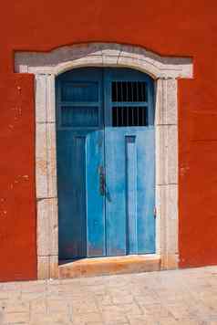巴利亚多利德墨西哥尤卡坦半岛3月色彩斑斓的建筑墨西哥街中心城市巴利亚多利德墨西哥尤卡坦半岛半岛