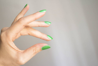 女人手指甲画绿色
