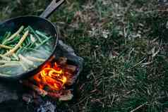 字符串豆子锅烹饪蔬菜开放火食物
