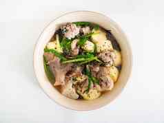 煮熟的猪肉豆腐汤泰国食物味道甜蜜的咸成分蛋豆腐剁碎猪肉海藻蘑菇香菜胡椒春天洋葱健康的食物