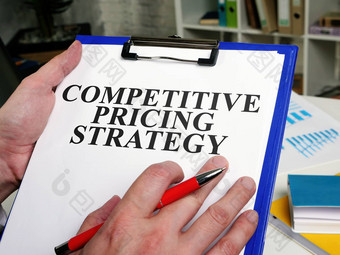 商人读取有竞争力的定价策略报告