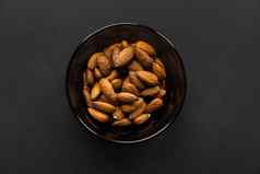 杏仁小板黑色的表格杏仁健康的素食者蛋白质有营养的食物自然坚果零食