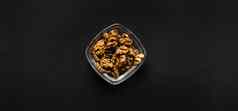 胡桃木小板黑色的表格核桃健康的素食者蛋白质有营养的食物自然坚果零食