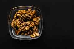胡桃木小板黑色的表格核桃健康的素食者蛋白质有营养的食物自然坚果零食