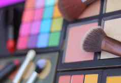 色彩斑斓的化妆品色素调色板