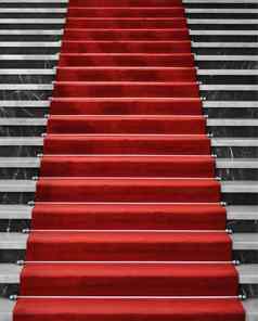 红色的地毯大理石楼梯