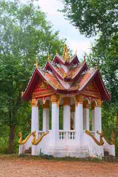 佛教神社隐藏的森林阮prabang老挝