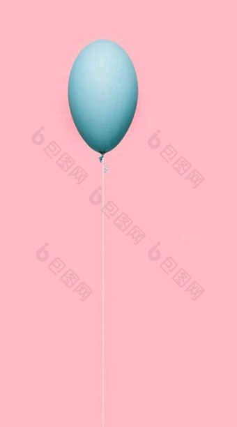 绿色彩色的气球孤立的粉红色的彩色的背景