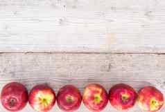 红色的水果背景红色的苹果木表格