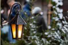 中世纪的灯笼云杉分支机构圣诞节市场
