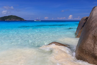 海滩Similan岛屿阳光明媚的一天